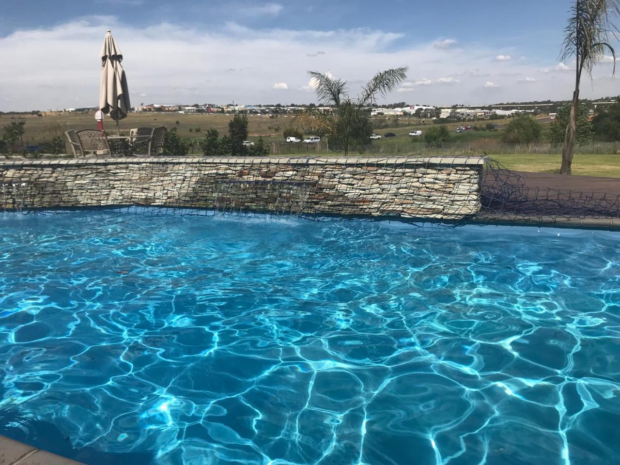Regal Inn Hotel Midrand Eksteriør bilde